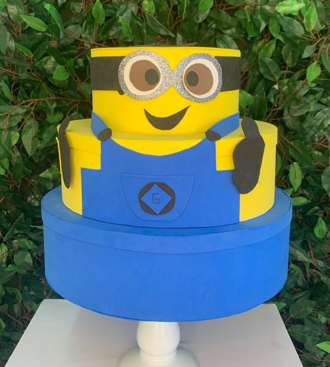 Bolo Cenográfico Minions - adolettalocacoes