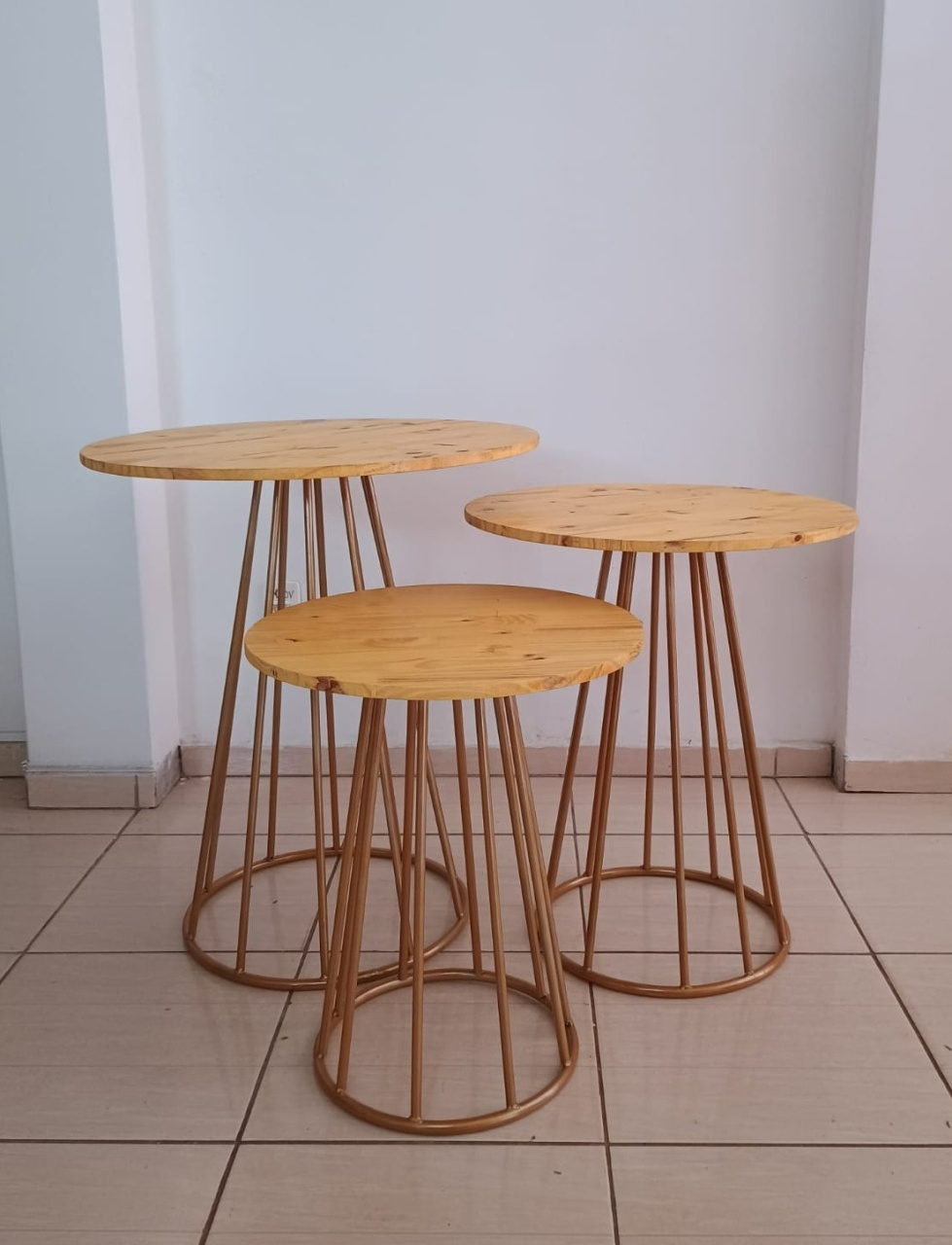 Trio Mesas Cone Douradas  - adolettalocacoes