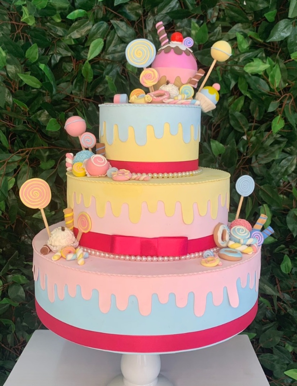 Bolo Cenográfico Confeitaria  - adolettalocacoes