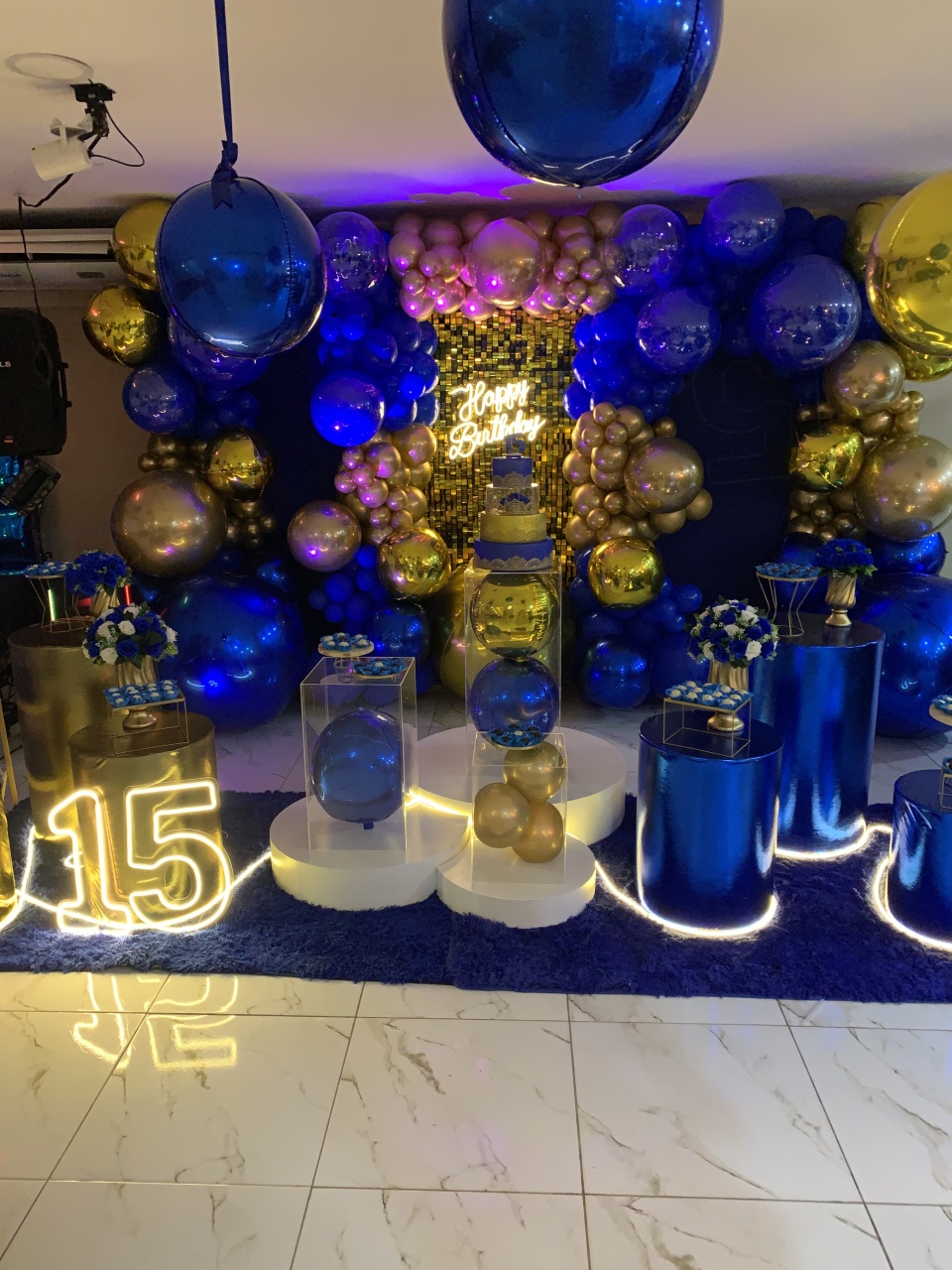 Decoração 15 Anos Luxo - RF PEGUE E MONTE E PERSONALIZADOS