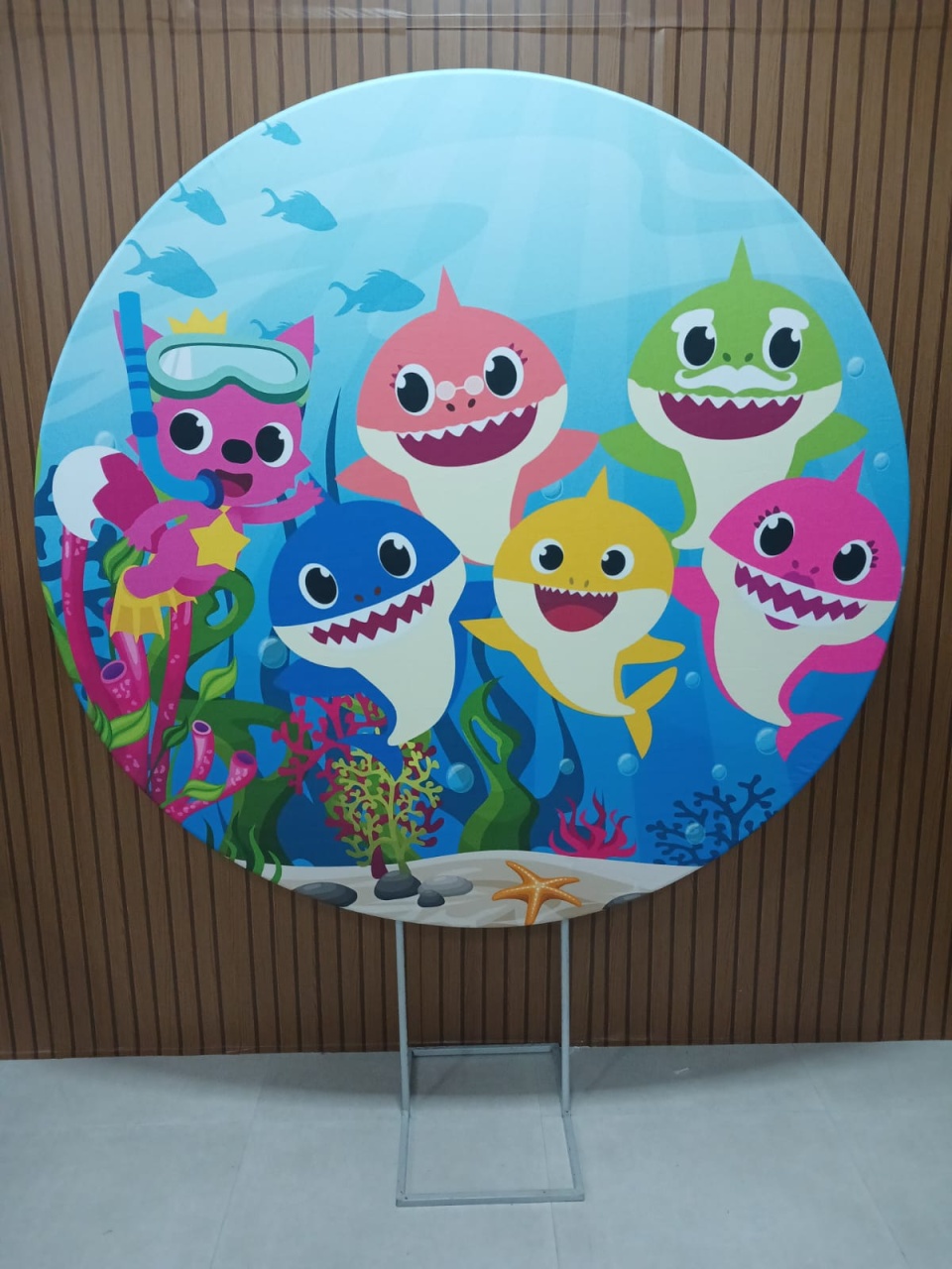 Painel Baby Shark  2- Bebe Tubarão Azul - Jetibà Festas
