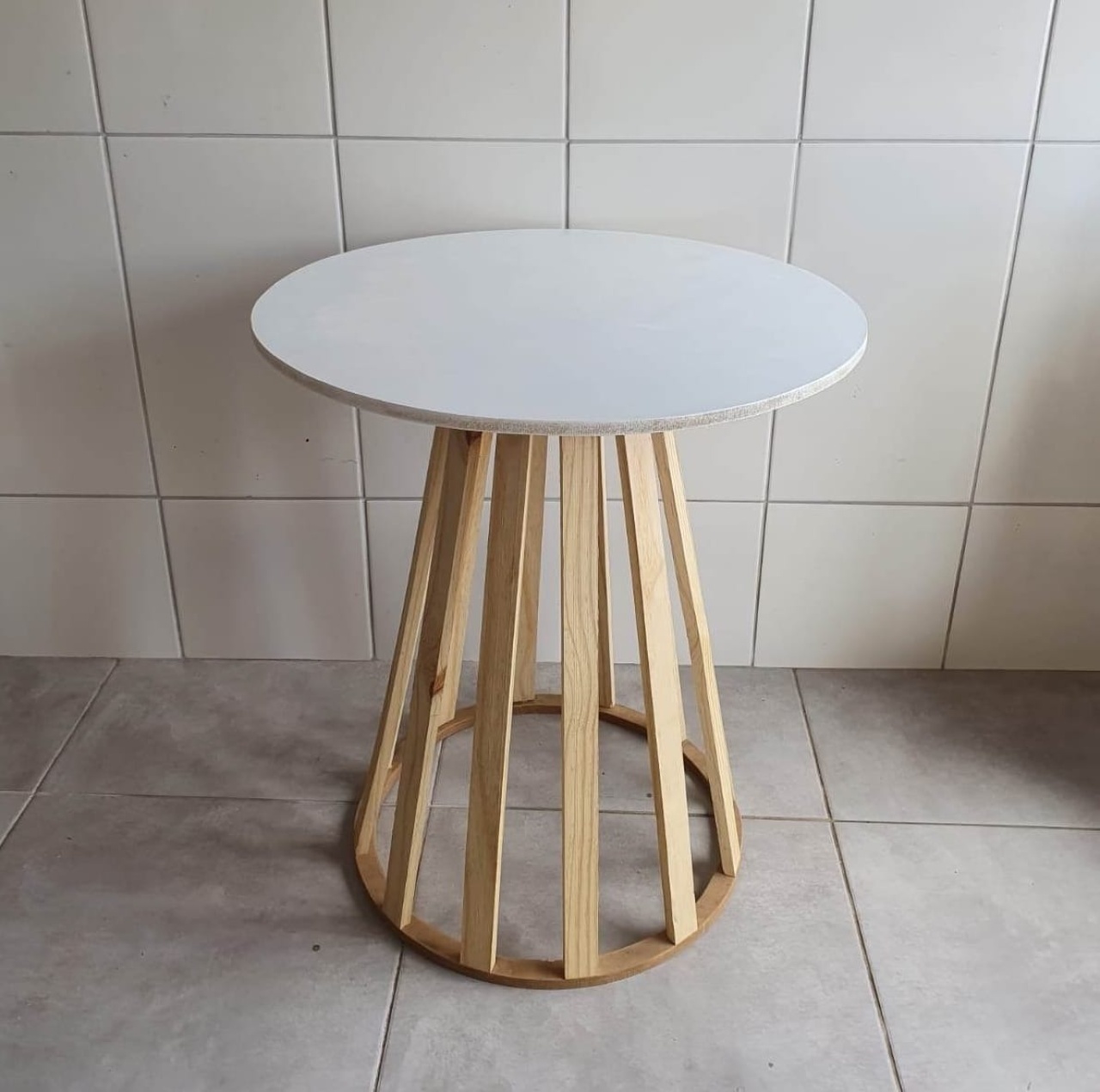 Mesa Cone Ripada - Mesas - Branco - Vivi Festeira