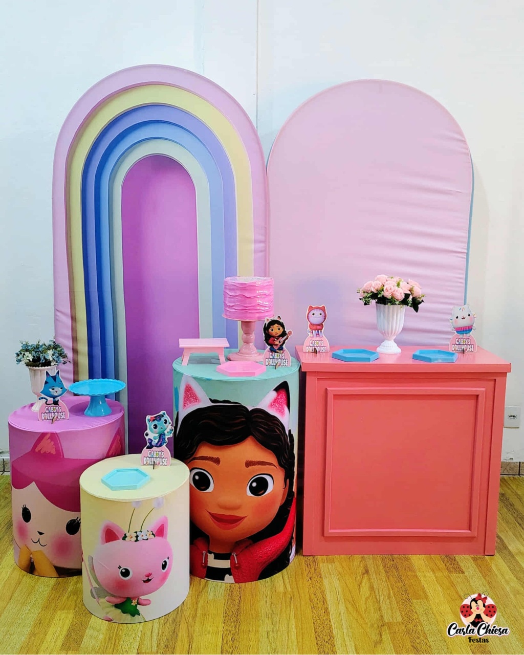 Composição C/ Romano Colorido E Mesa (Casa Mágica da Gabby) - CARLA CHIESA FESTAS