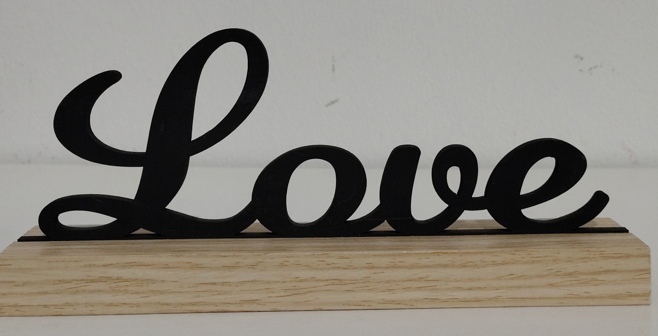 Letreiro Love C/ Base - CARLA CHIESA FESTAS