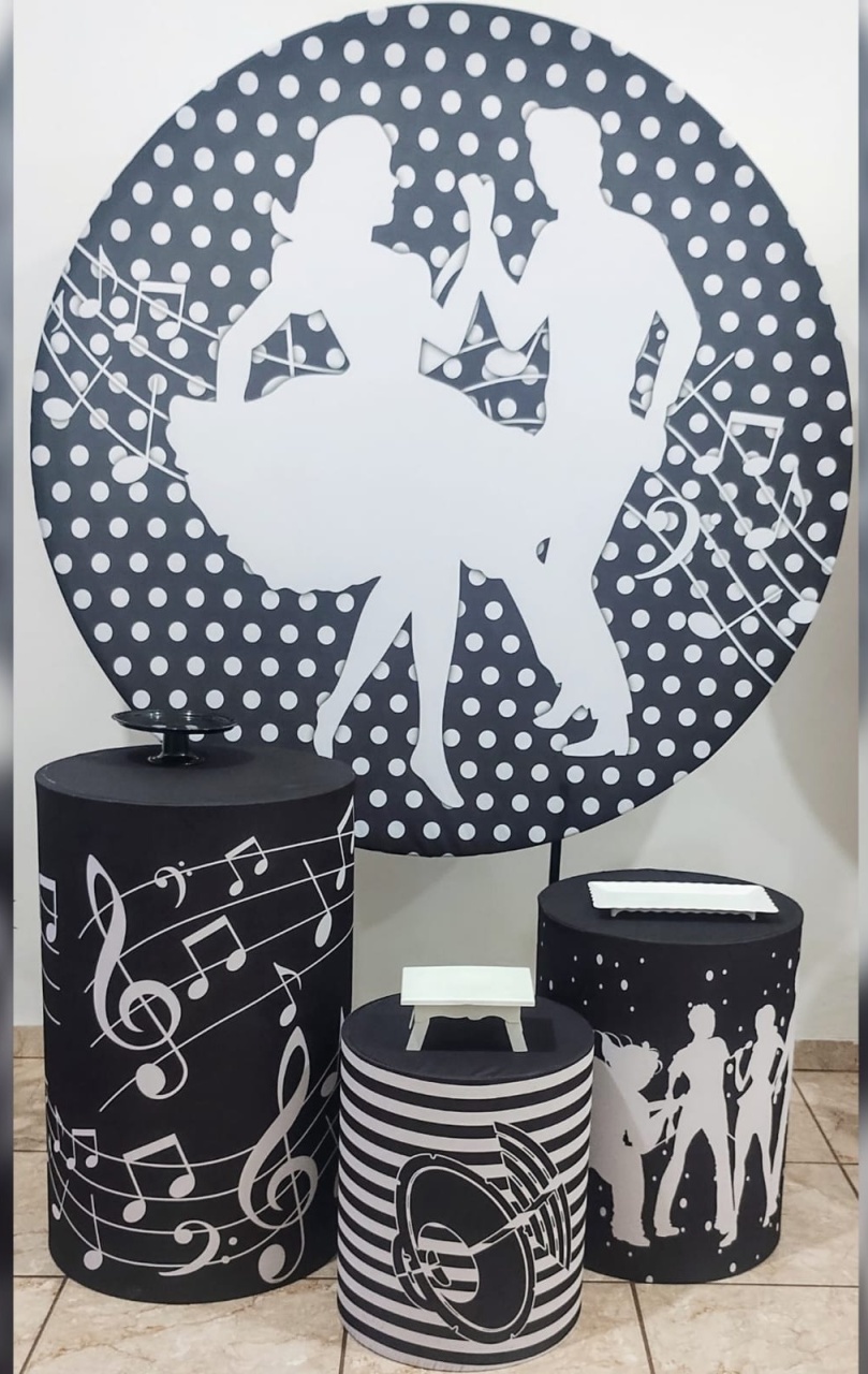 Kit Prata Retro Anos 60/70/80 - CARLA CHIESA FESTAS
