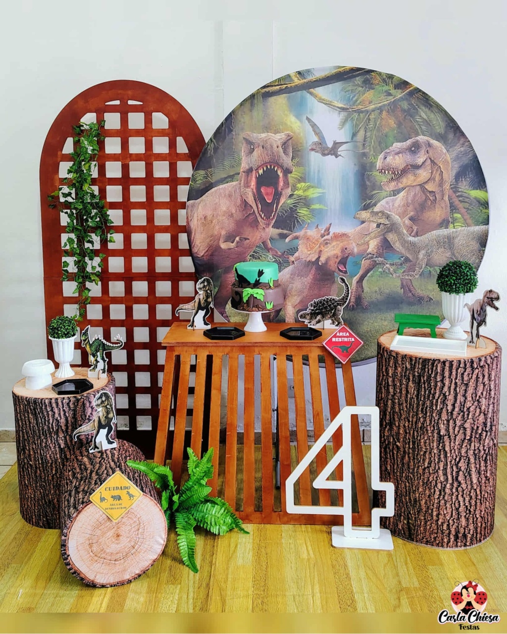Composição Dinossauros - CARLA CHIESA FESTAS