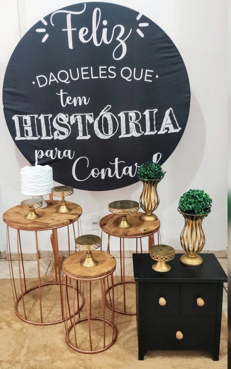 Composição Feliz Daquele Que Tem História Pra Contar  - CARLA CHIESA FESTAS