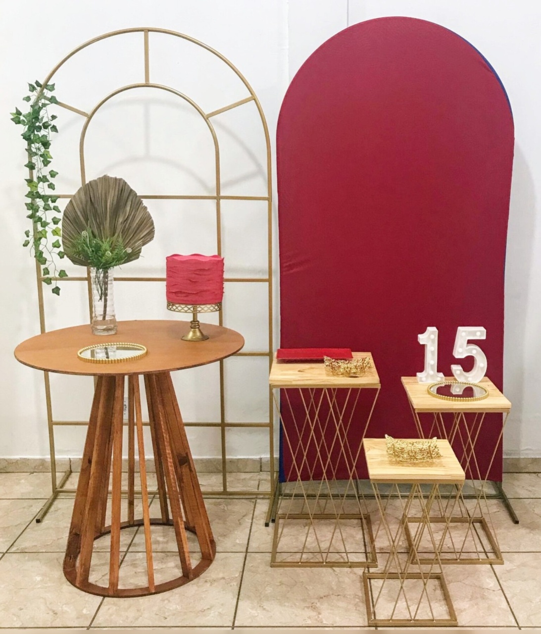 Composição Dourado E Vermelho 15 Anos - CARLA CHIESA FESTAS