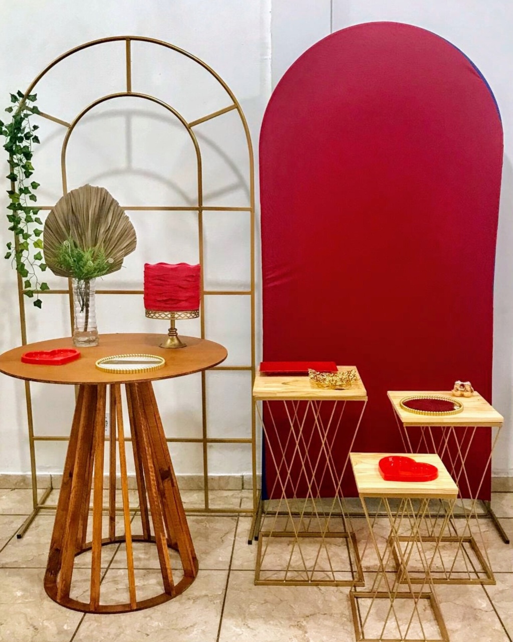 Kit Adulto Dourado E Vermelho - CARLA CHIESA FESTAS