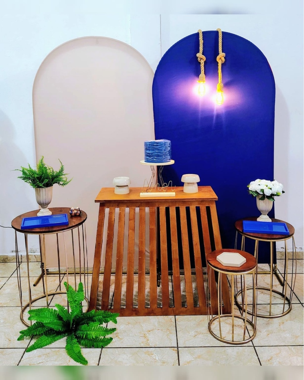 Kit Adulto Azul Royal E Bege C/ Mesa Ripada - CARLA CHIESA FESTAS