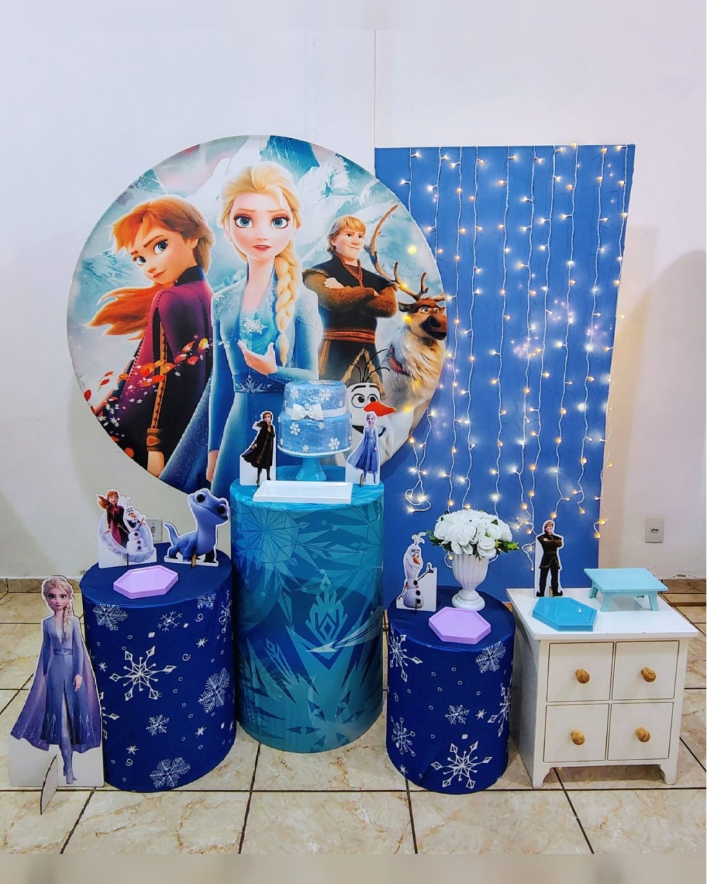 Composição Frozen C/ Cortina de Led - CARLA CHIESA FESTAS