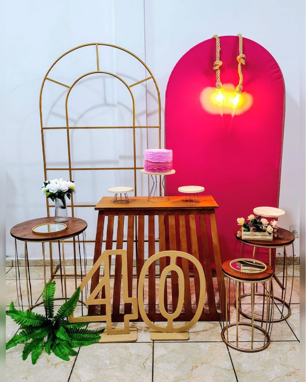 Kit 40 Anos Rosa C/ Luminárias  - CARLA CHIESA FESTAS