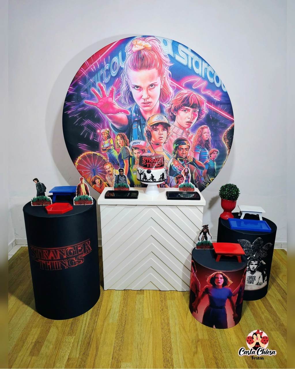 Composição Stranger Things  - CARLA CHIESA FESTAS