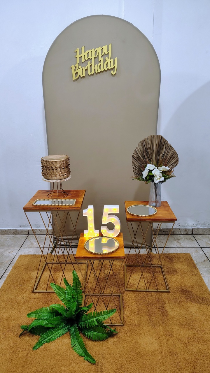 Kit Painel Romano Bege 15 Anos - CARLA CHIESA FESTAS