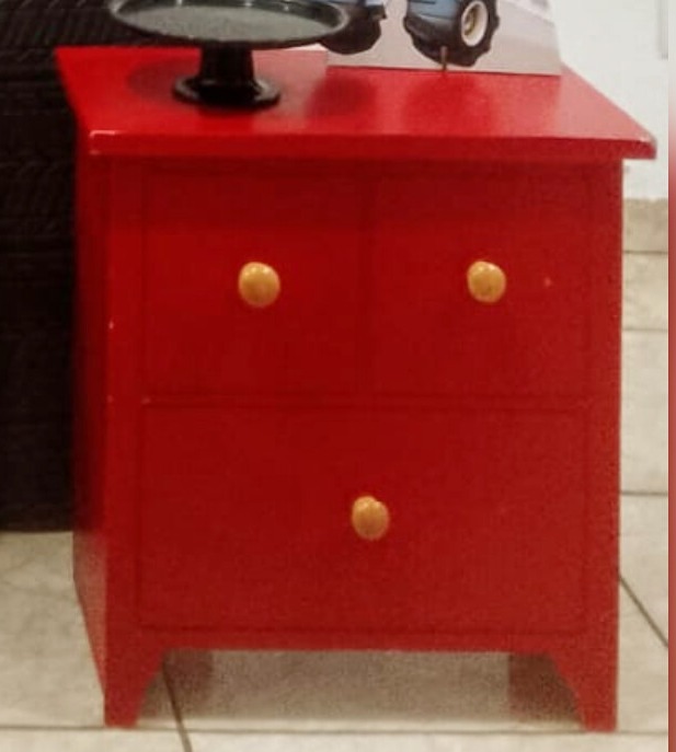Criado Mudo Vermelho  - CARLA CHIESA FESTAS