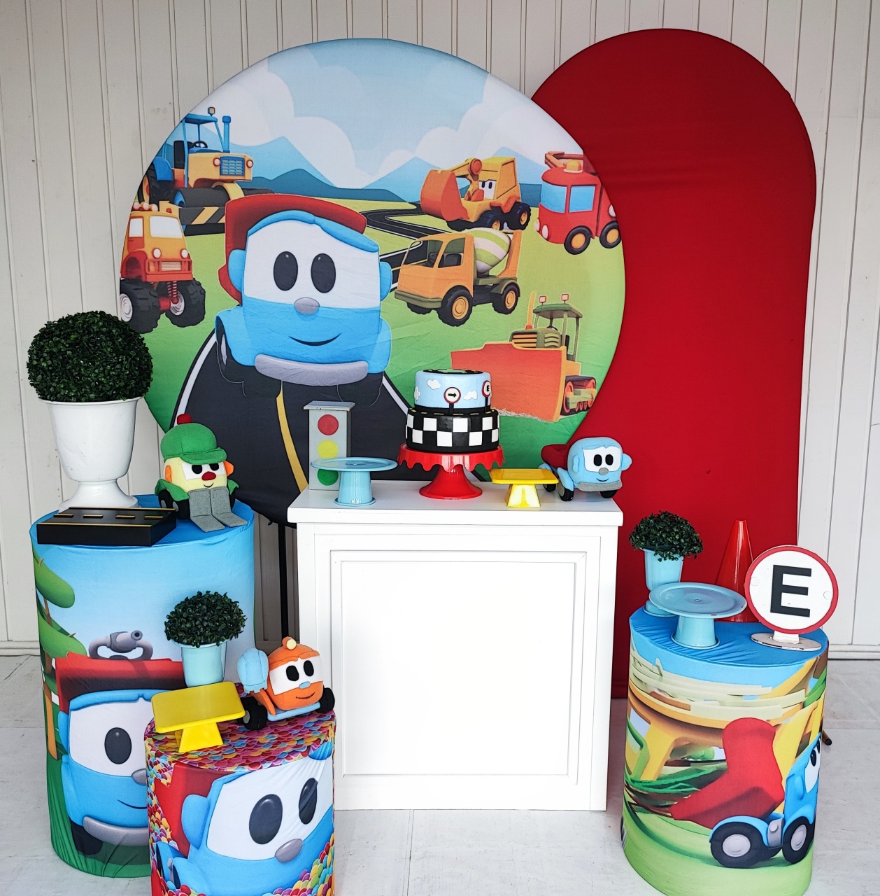 Kit Léo O Caminhão Modelo 2 Opção Plus  - Elisete Festas Kit Pegue e Monte