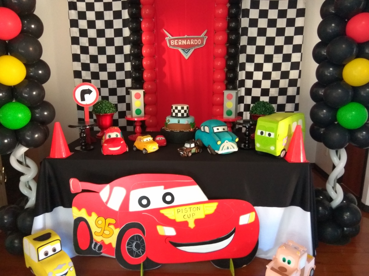 Montagem Carros Macquem 3 - Elisete Festas Kit Pegue e Monte