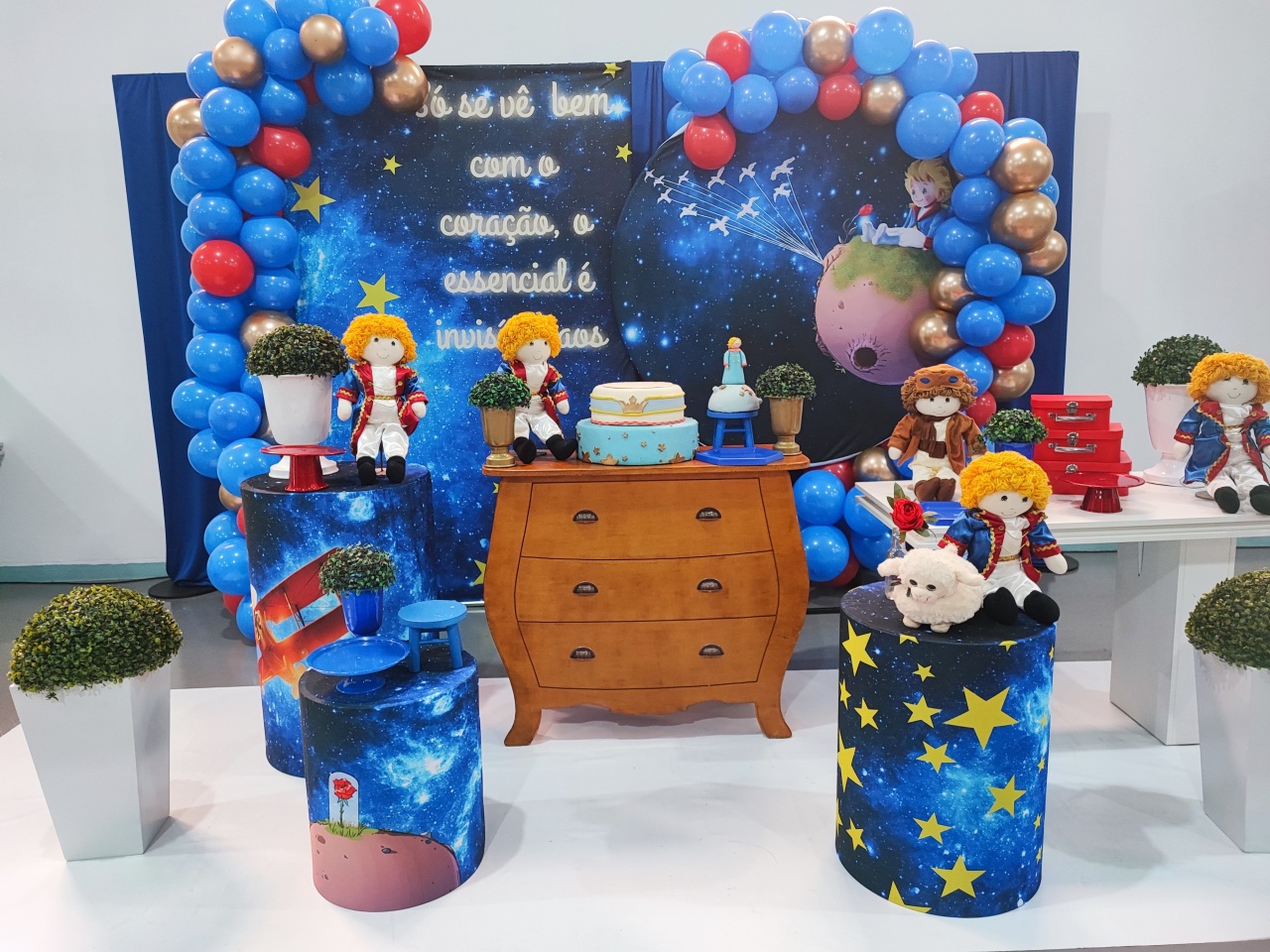 Montagem Pequeno Princepe Escuro  - Elisete Festas Kit Pegue e Monte