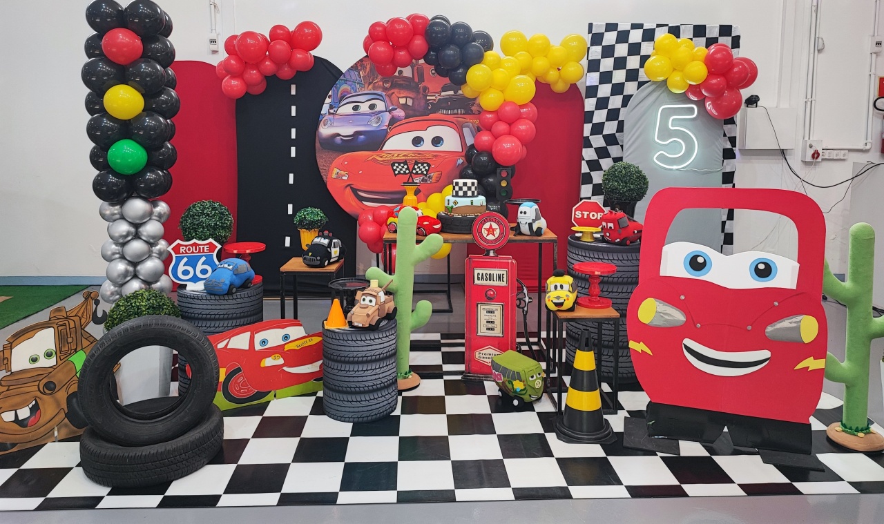 Montagem Carros Macquem - Elisete Festas Kit Pegue e Monte