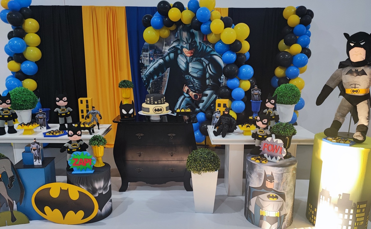 Montagem Batman - Elisete Festas Kit Pegue e Monte