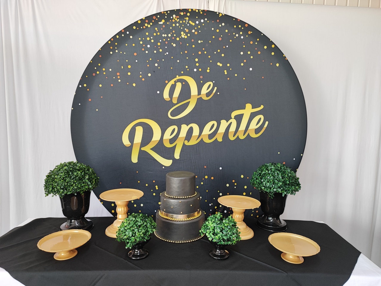 Kit Adulto de Repente ( Dourado / Preto ) Opçao 1 - Elisete Festas Kit Pegue e Monte