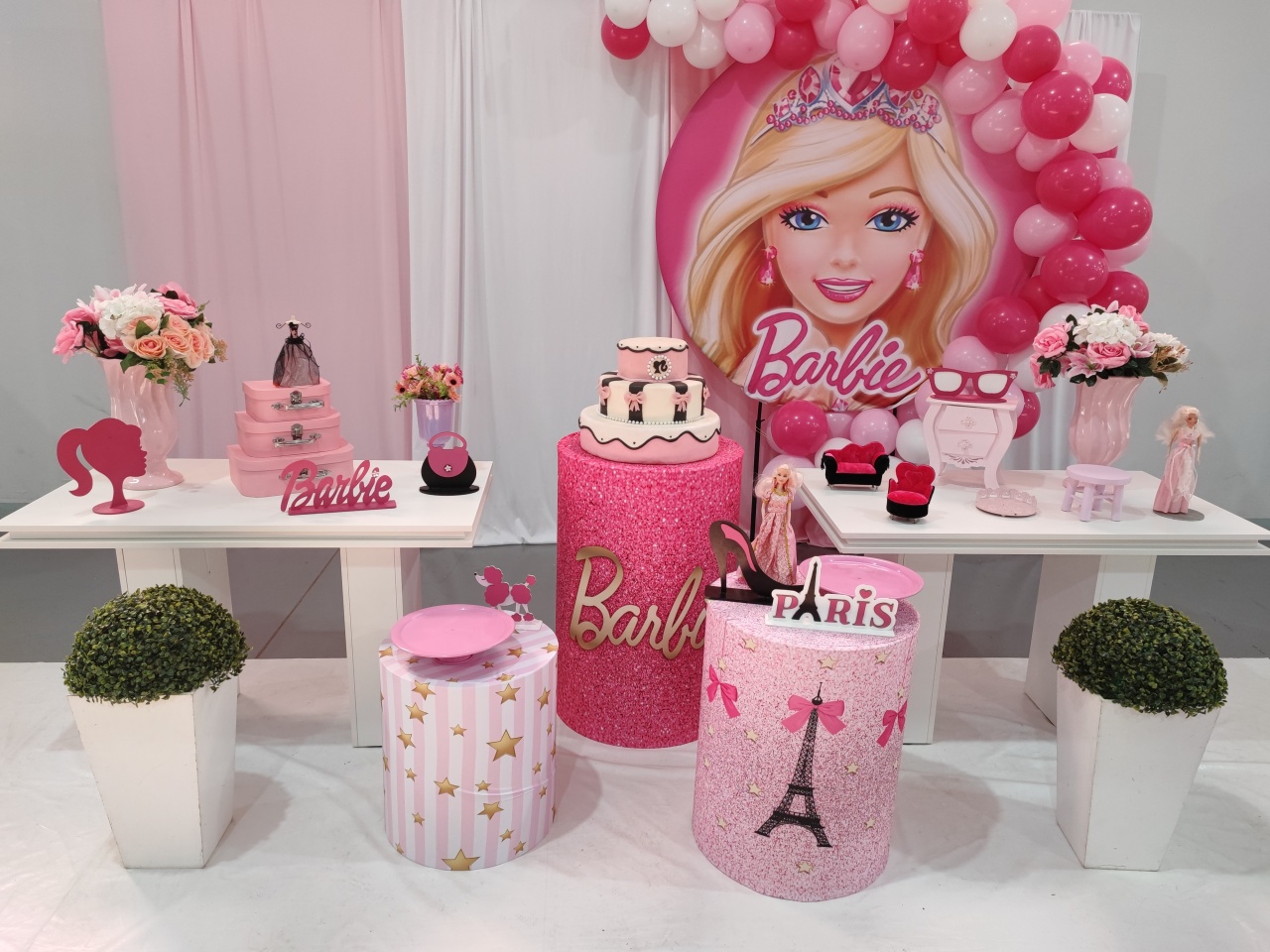 Montagem Barbie + Cortinado - Elisete Festas Kit Pegue e Monte
