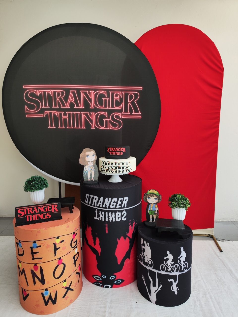 Kit Stranger Things Opçao Plus - Elisete Festas Kit Pegue e Monte
