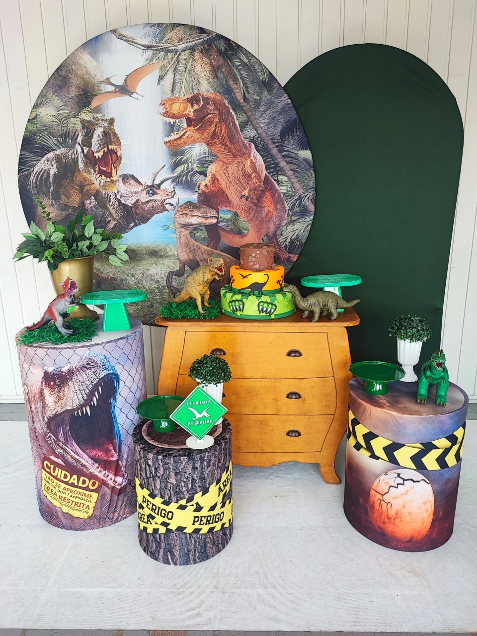 Kit  Dinossauro Jurasic Word  Opção Plus - Elisete Festas Kit Pegue e Monte