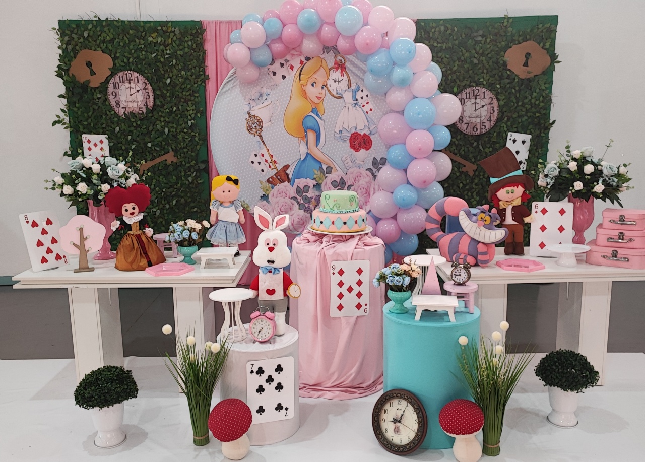Montagem Alice No  Pais das Maravilhas - Elisete Festas Kit Pegue e Monte