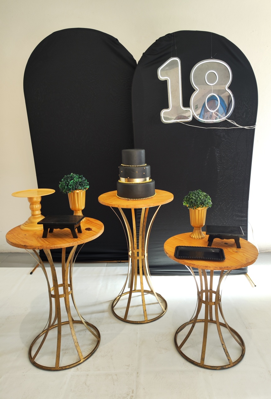 Kit 18 Anos  Preto  - Elisete Festas Kit Pegue e Monte