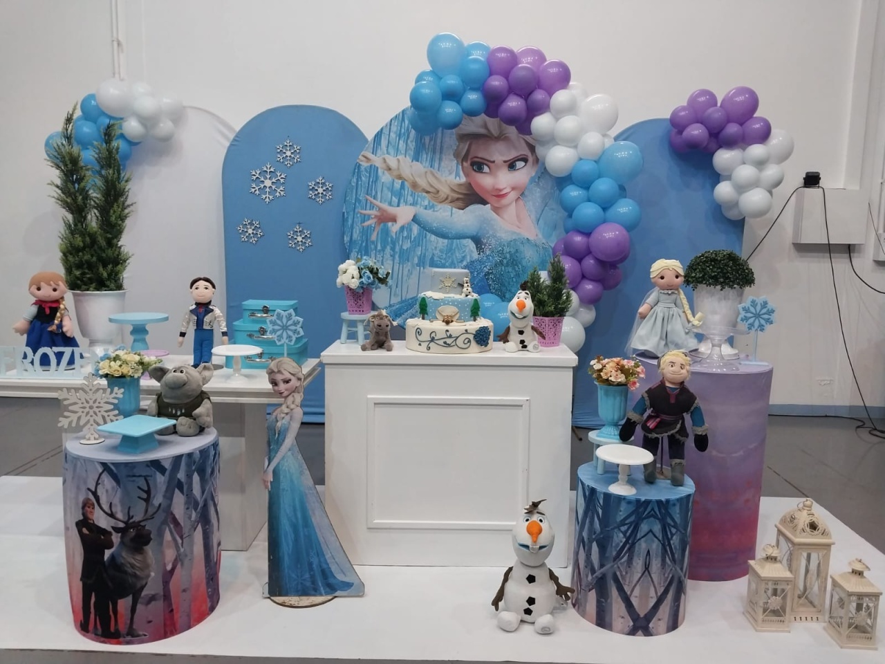 Montagem Fronzen Elsa  - Elisete Festas Kit Pegue e Monte