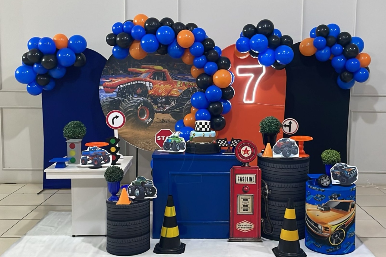 Montagem Monsters Truck - Elisete Festas Kit Pegue e Monte