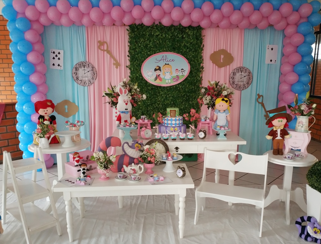 Montagem Alice O Pais das Maravilhas 3 - Elisete Festas Kit Pegue e Monte