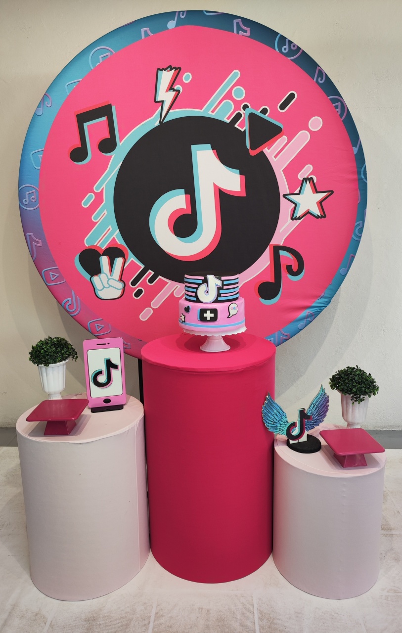 Kit Tik Tok  ( Colorido ) Opçao 2 - Elisete Festas Kit Pegue e Monte