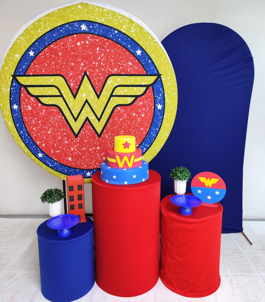 Kit Mulher Maravilha Simbolo Opção Plus  - Elisete Festas Kit Pegue e Monte