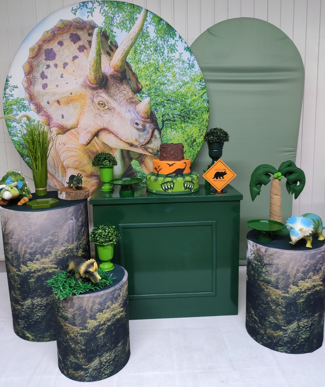 Kit Dinossauro Triceratops Opçao Plus - Elisete Festas Kit Pegue e Monte