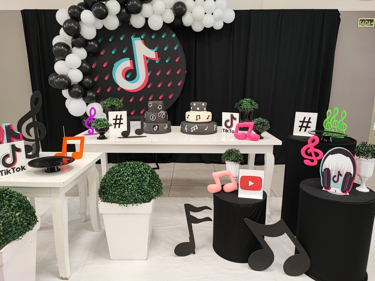 Montagem Tik Tok - Elisete Festas Kit Pegue e Monte