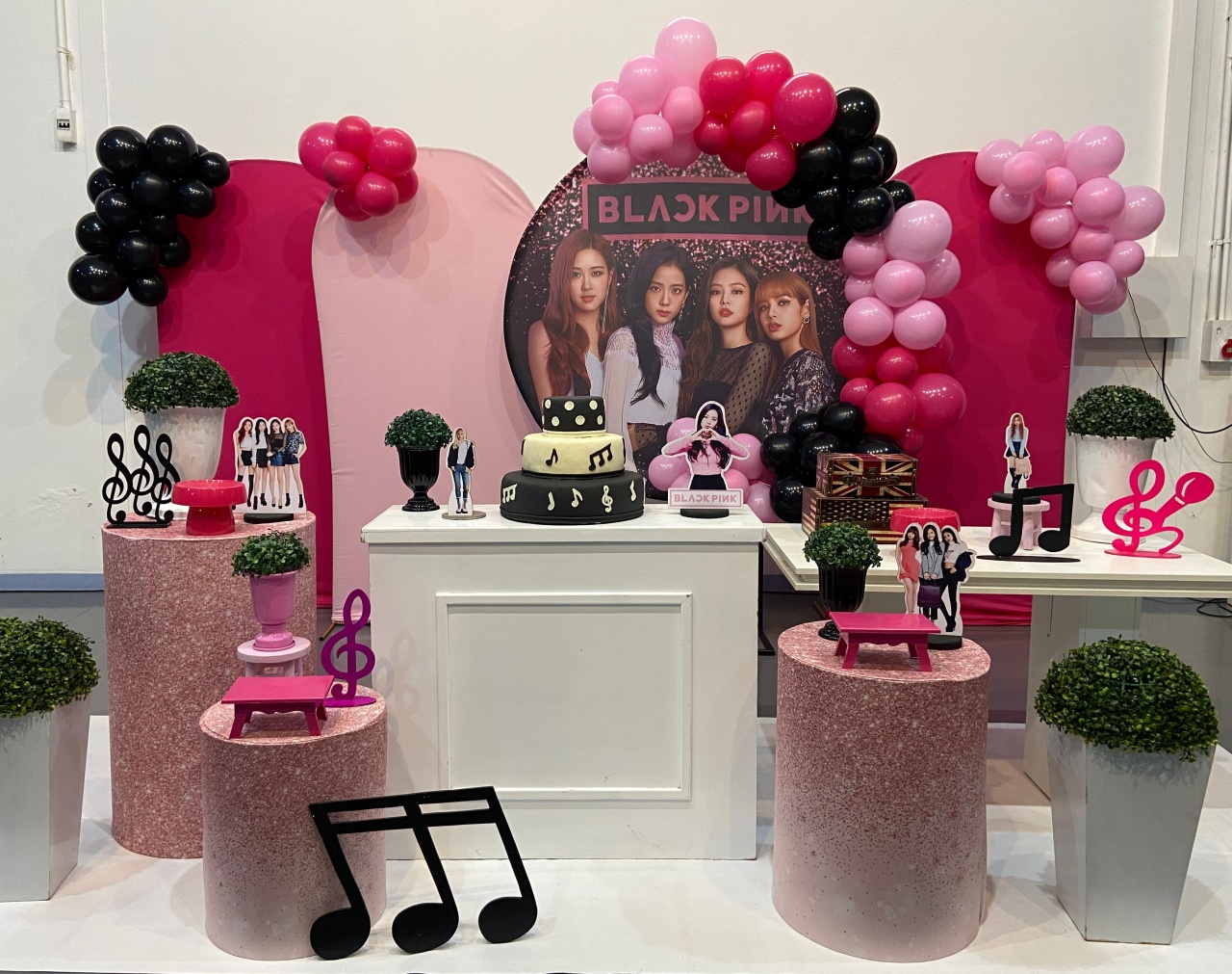 Montagem Black Pink  - Elisete Festas Kit Pegue e Monte