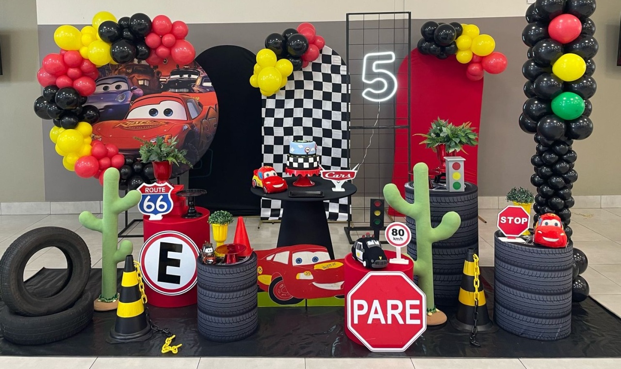 Montagem Carros Maqueem  - Elisete Festas Kit Pegue e Monte