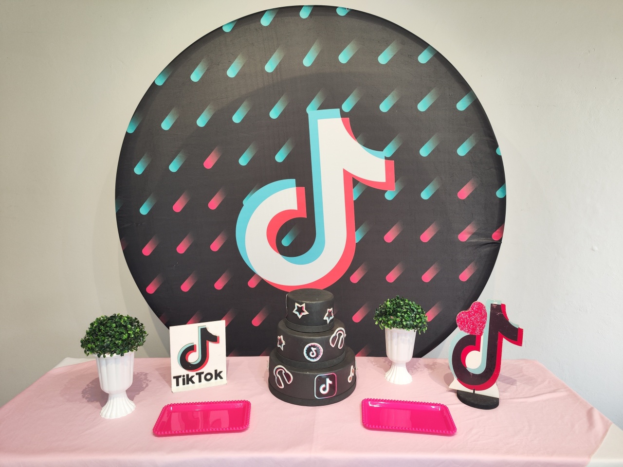 Kit Tik Tok  Opçao 1 - Elisete Festas Kit Pegue e Monte