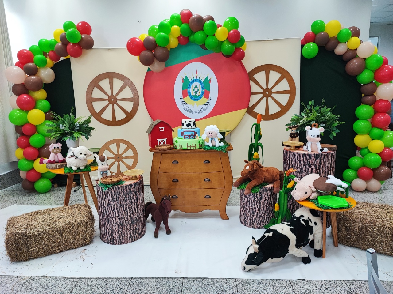 Montagem Fazendinha Rio Grande Do Sul - Elisete Festas Kit Pegue e Monte