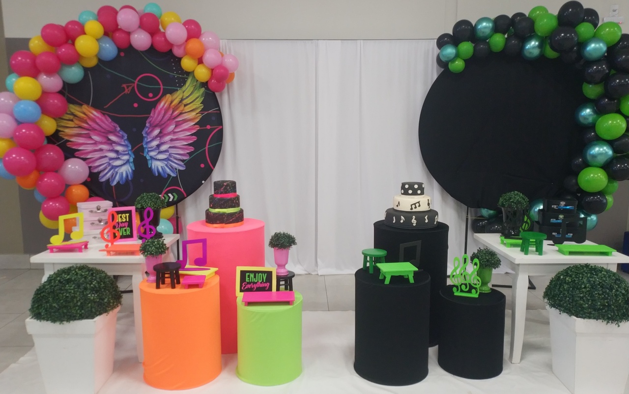 Montagem Cenário Duplo Neon E Nota Musical  - Elisete Festas Kit Pegue e Monte