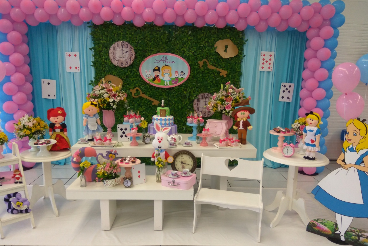 Montagem Alice No Pais das Maravilhas 3 - Elisete Festas Kit Pegue e Monte