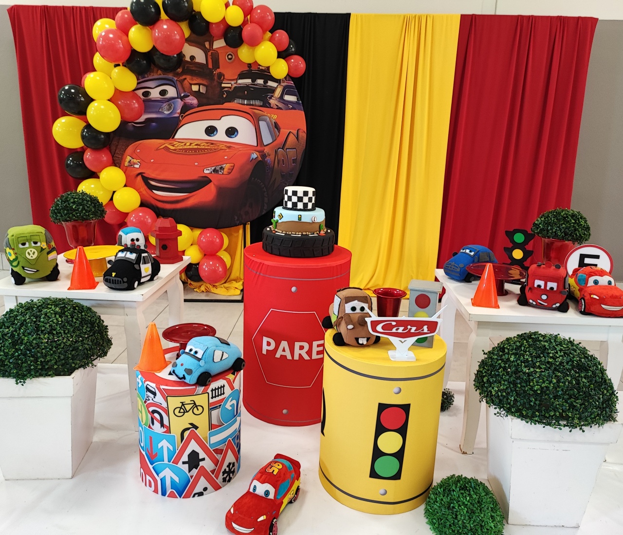 Montagem Carros Macquem 8 - Elisete Festas Kit Pegue e Monte