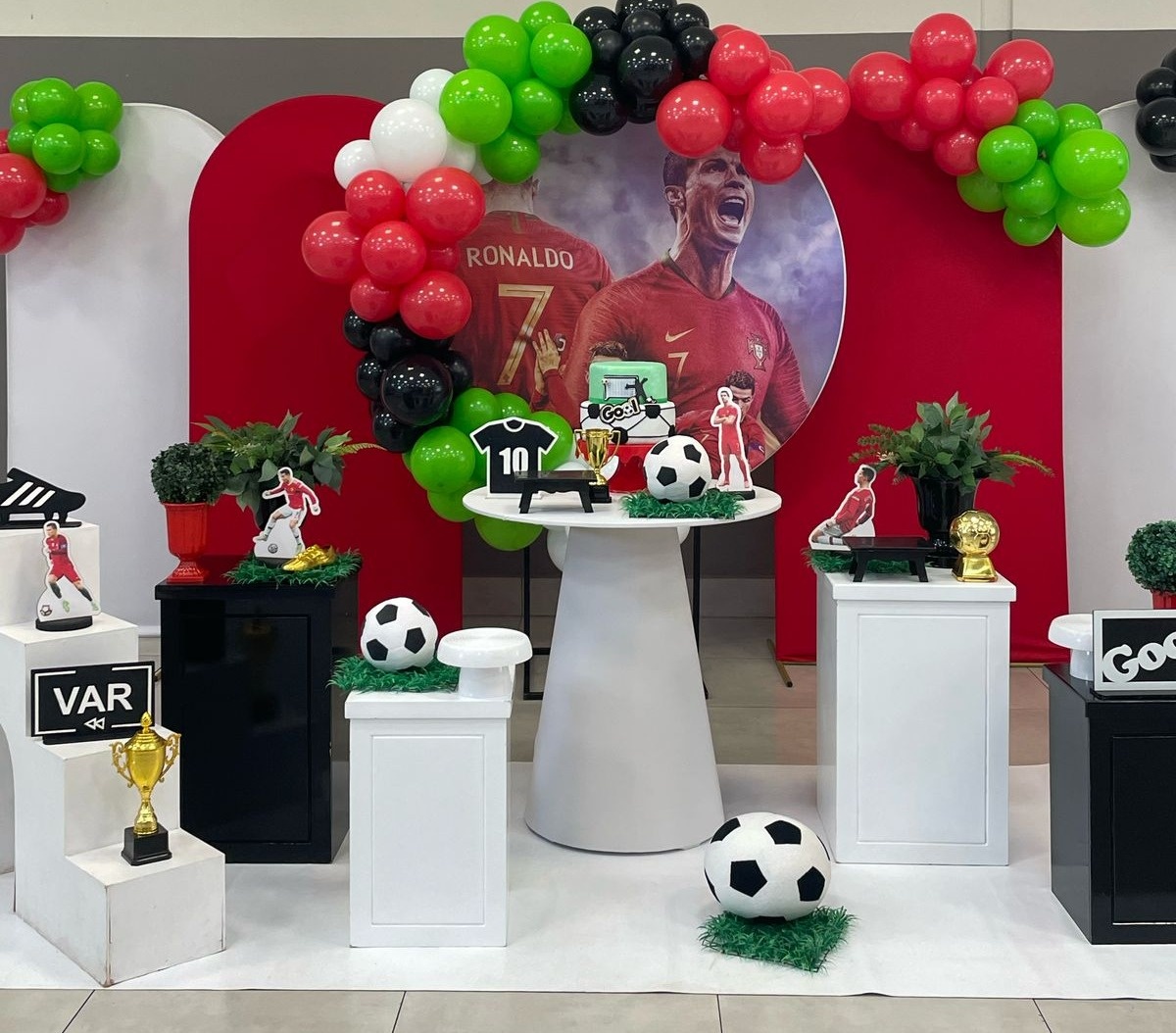 Montagem Cristiano Ronaldo  - Elisete Festas Kit Pegue e Monte