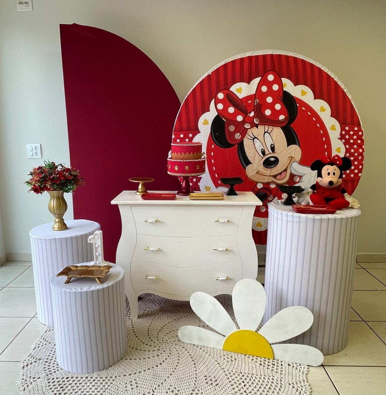 Composição Minnie Vermelha Com Balões de Brinde - Cantinho Da Alegria Festas
