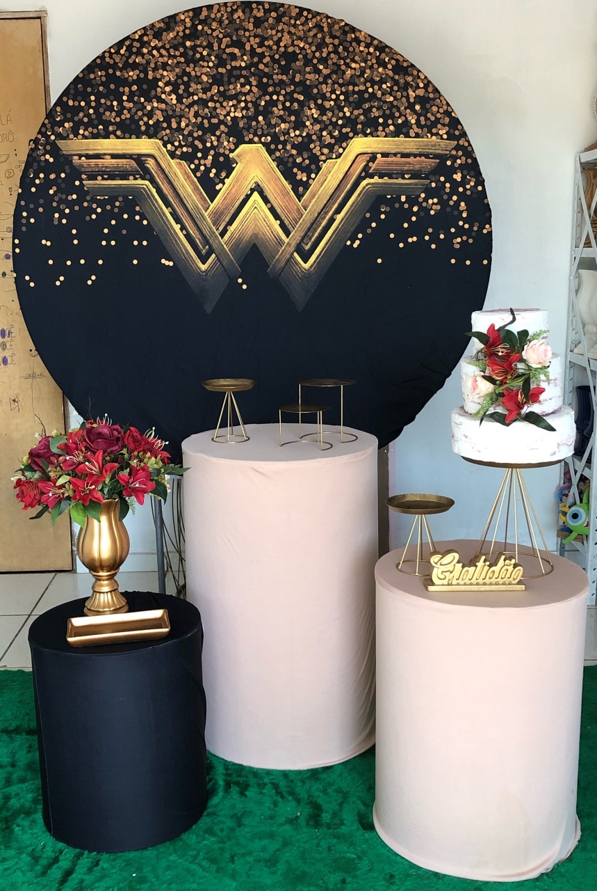 Kit Mulher Maravilha Preto E Dourado - Cantinho Da Alegria Festas