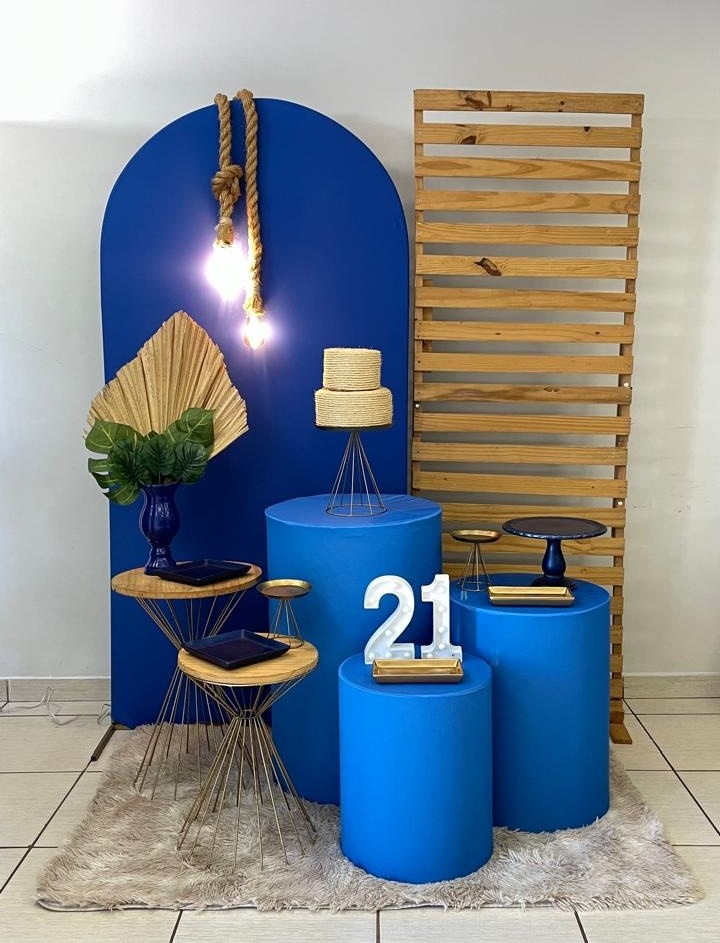 Composição Azul Com Balões de Brinde  - Cantinho Da Alegria Festas