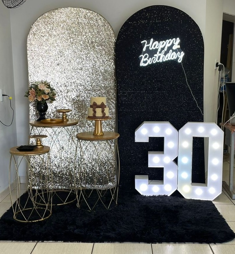 Locação Preto E Dourado - Cantinho Da Alegria Festas