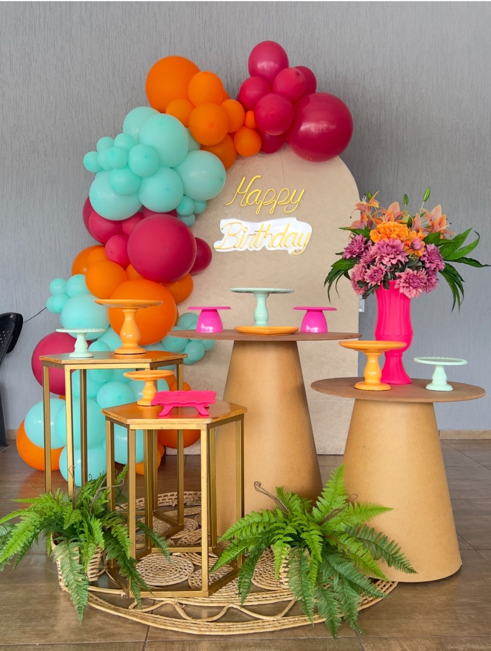 Kit Aniversário Laranja, Pink E Verde - Composição - DLUARTS DECORAÇÕES E EVENTOS